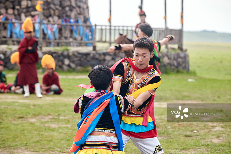 草原那达慕大会上的蒙古摔跤手图片素材