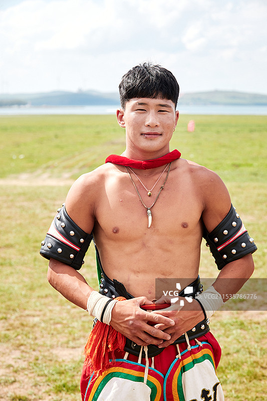 草原那达慕大会上的蒙古摔跤手图片素材