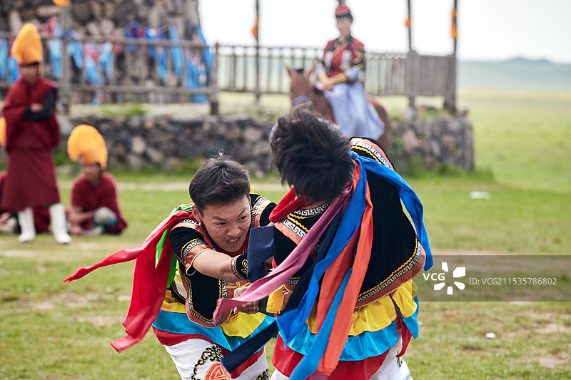 草原那达慕大会上的蒙古摔跤手图片素材