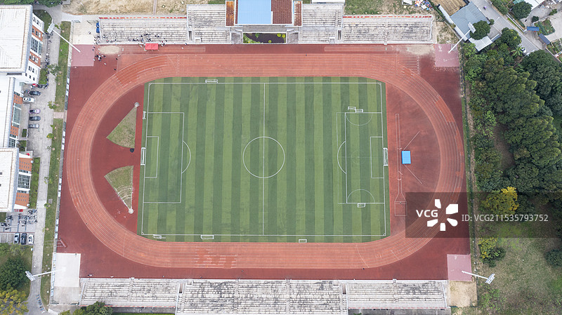 正上方航拍运动场，高视角航拍体育场图片素材