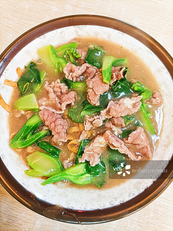潮汕特色芥蓝牛肉炒粿条图片素材