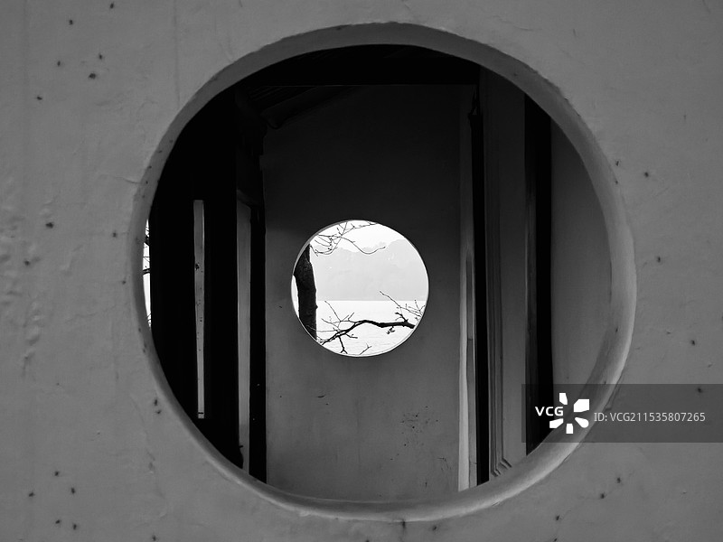 圆处的湖泊图片素材