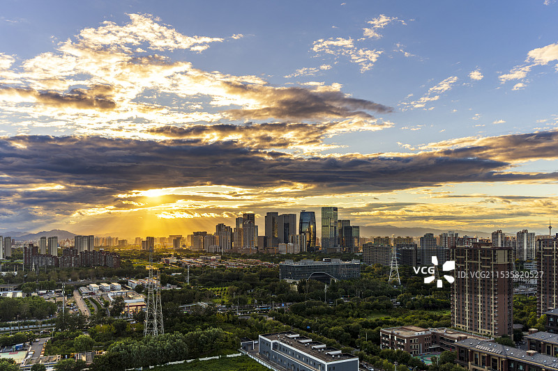 北京市丰台区瞰丽泽商务区夏天日落夜景风光图片素材