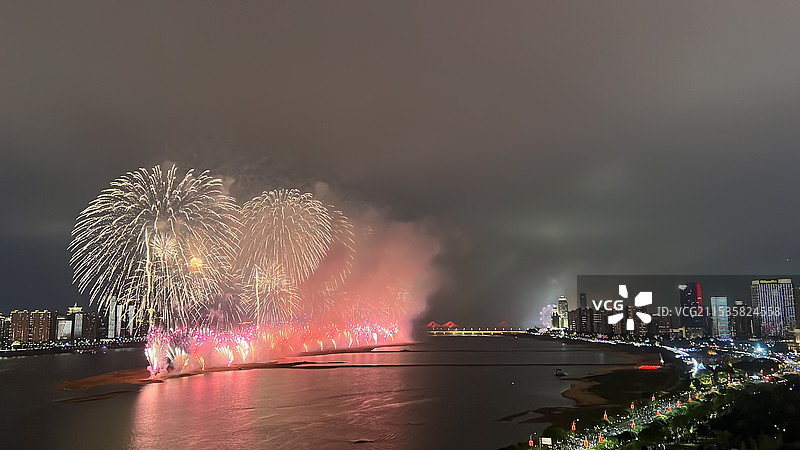 赣江烟花秀图片素材