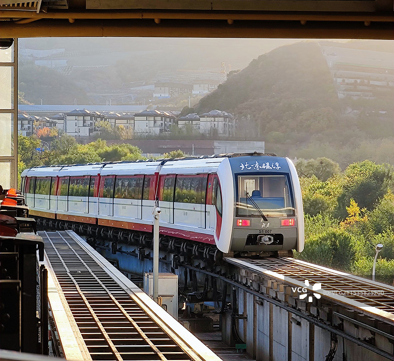 北京地铁S1线磁悬浮列车图片素材