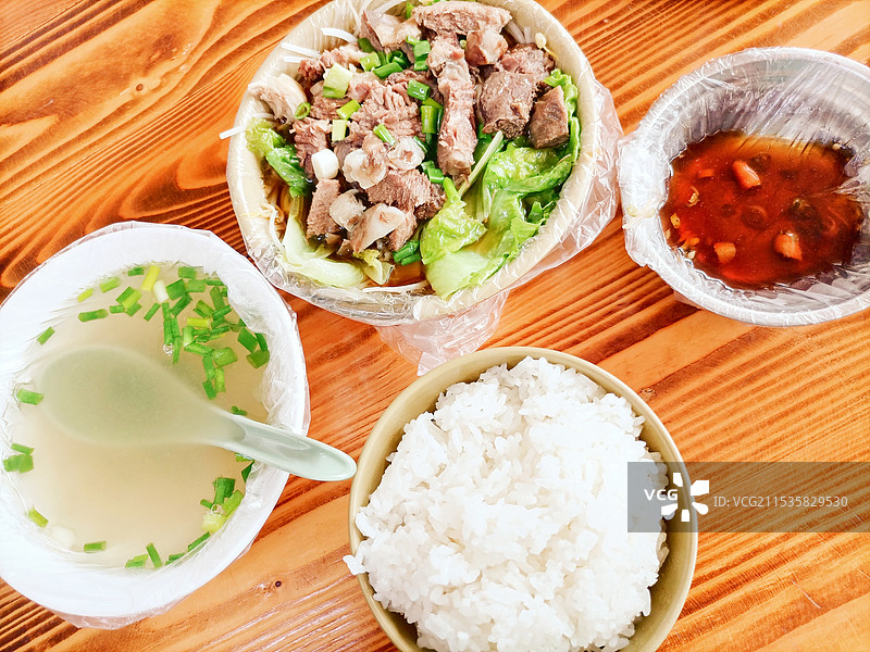 茂名化州清汤牛杂汤饭套餐图片素材