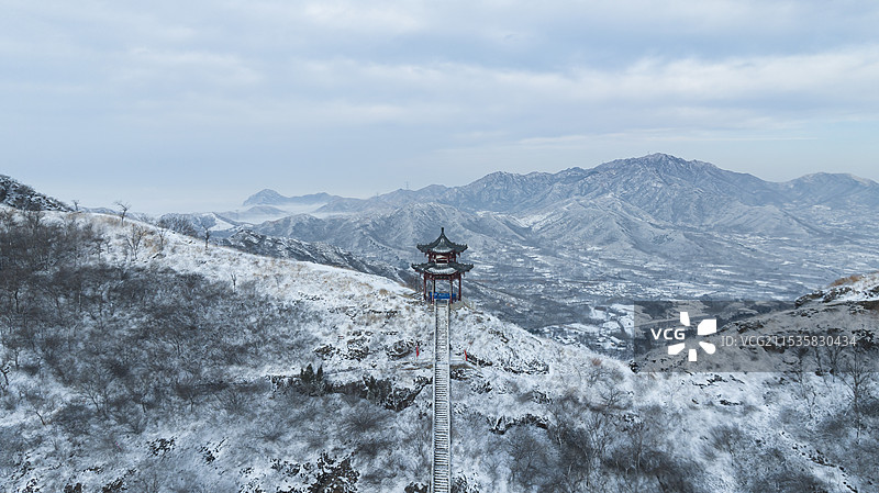 航拍国家森林公园鹤伴山雪景图片素材
