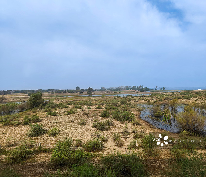 通辽科尔沁左翼后旗沙地植被与湖泊图片素材