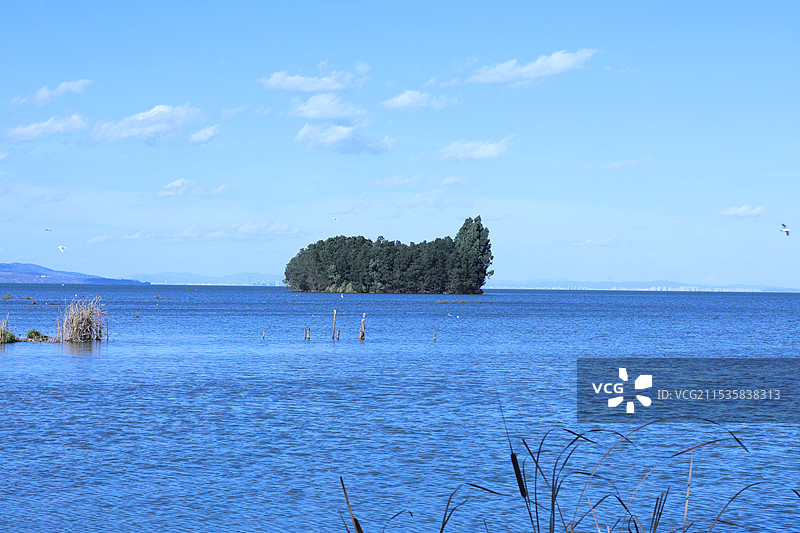 七彩云南昆明-鲸鱼岛图片素材
