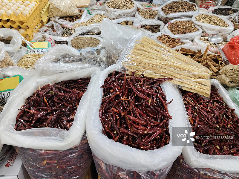 中国农贸市场 菜市场 干货 调味料 食品商店图片素材