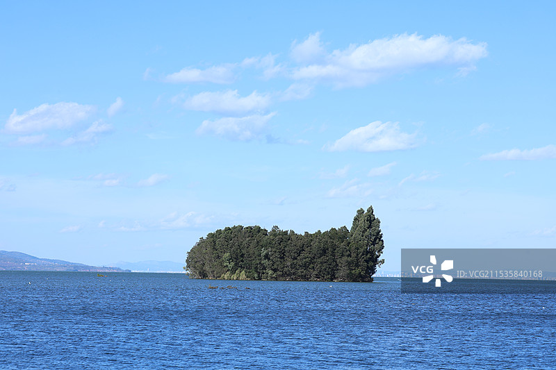 七彩云南晋宁鲸鱼岛图片素材