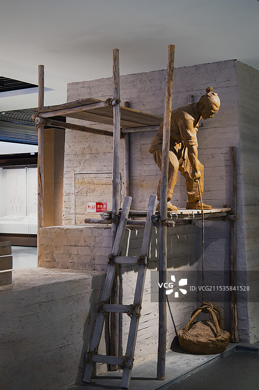 秦长城原州段修筑场景 战国秦长城博物馆图片素材