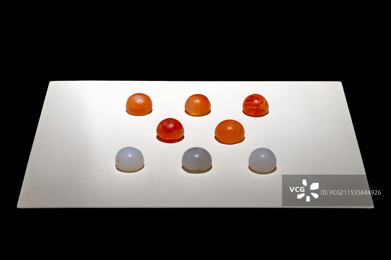 大同博物馆藏北魏玛瑙棋子图片素材