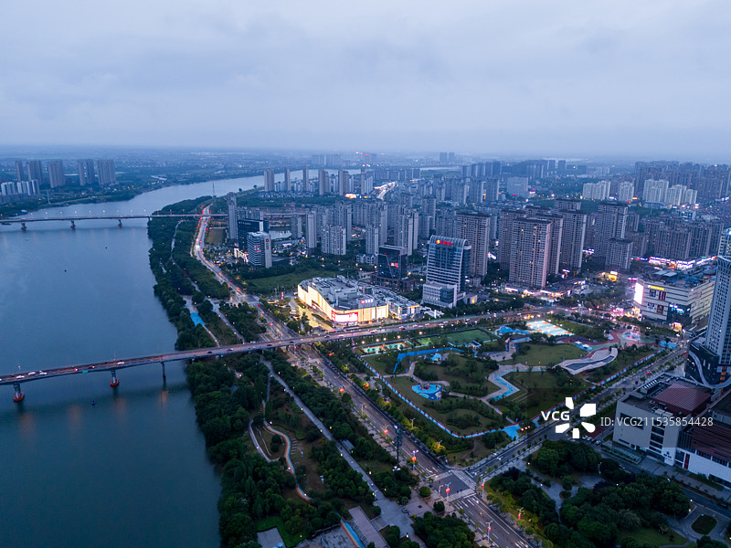 鹰潭月湖区城市夜景航拍图片素材