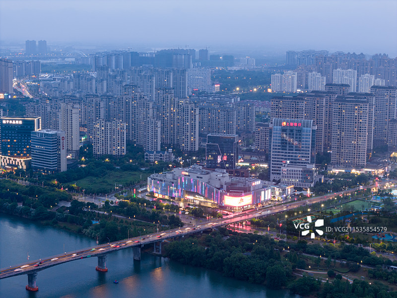 鹰潭月湖区城市夜景航拍图片素材