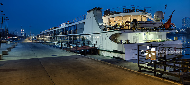 维也纳多瑙河畔晨曦，游轮码头图片素材