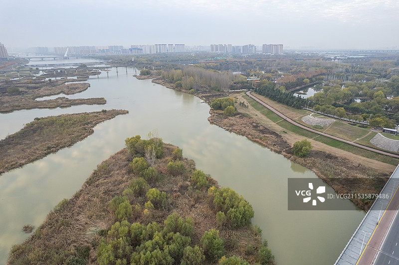 西安渭河生态河水朝霞日出鱼鳞纹图片素材