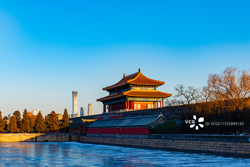 古今对话-神武门与中国尊图片素材