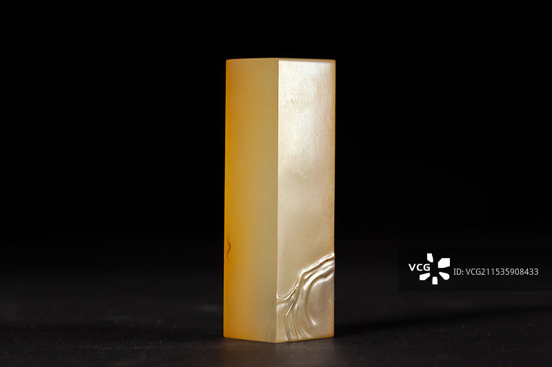 福州寿山石高山晶石《劲竹》薄意钮章图片素材