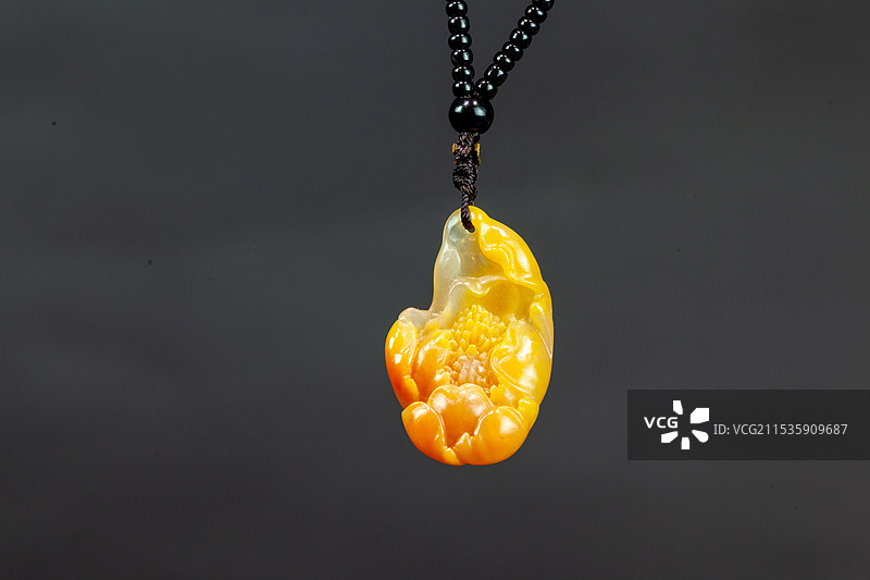 福州寿山石鸡母窝石《牡丹》挂坠图片素材