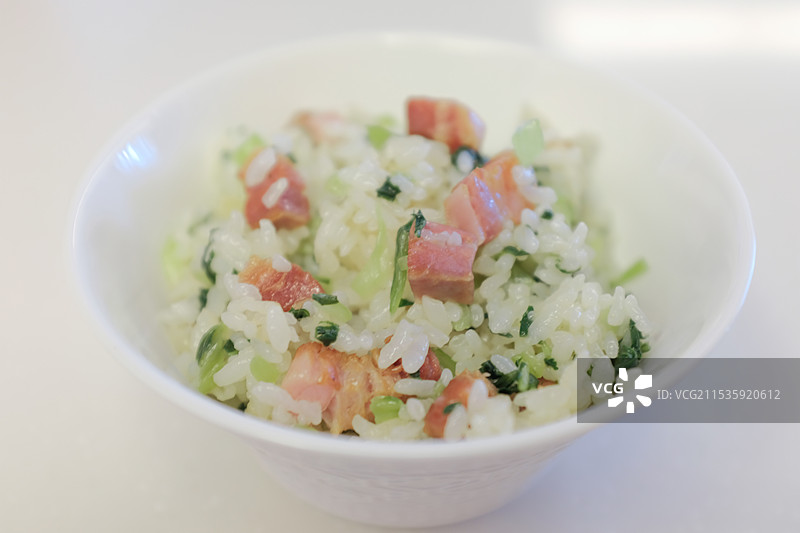 一碗咸肉菜饭图片素材