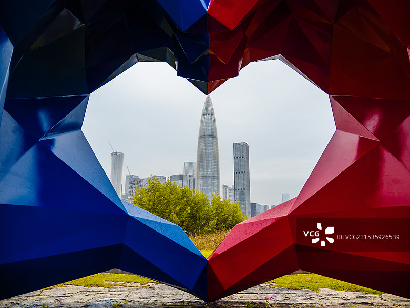 深圳人才公园爱心雕塑图片素材