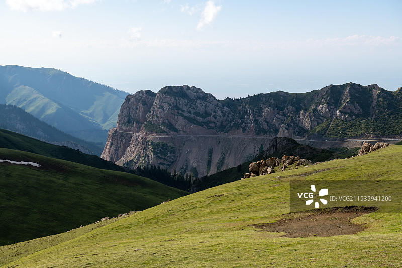 夏季晴天新疆伊犁伊昭公路沿线自然风景图片素材