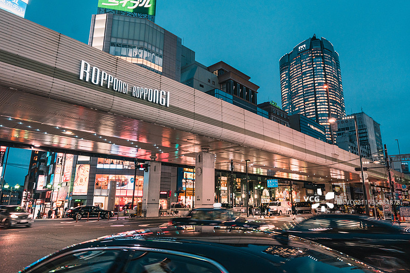 夜晚的六本木十字路口图片素材