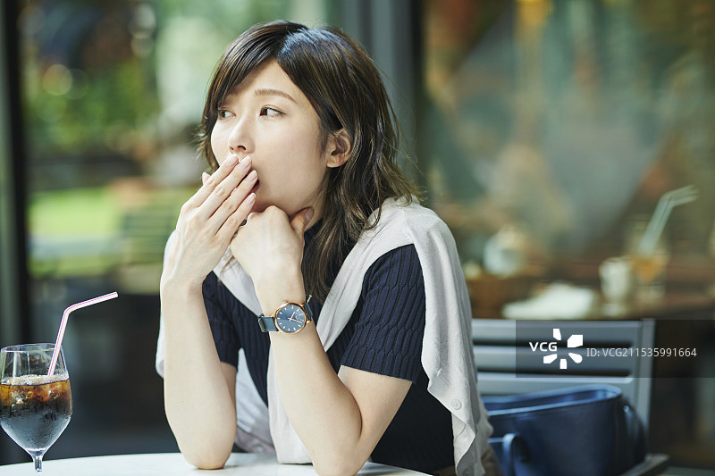 职业女性OL思考中图片素材