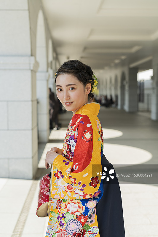 女大学生庆祝毕业图片素材