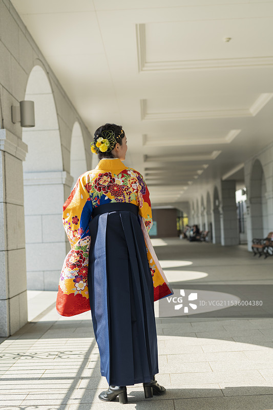 女大学生庆祝毕业图片素材