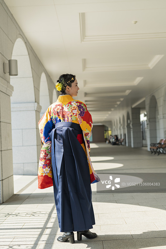 女大学生庆祝毕业图片素材