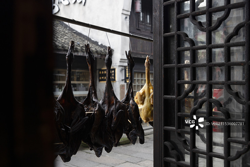 江南农村老晒年货晒酱鸭腌肉图片素材