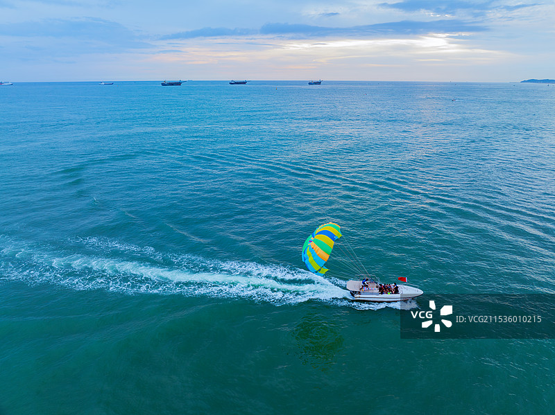 北海银滩海上降落伞图片素材