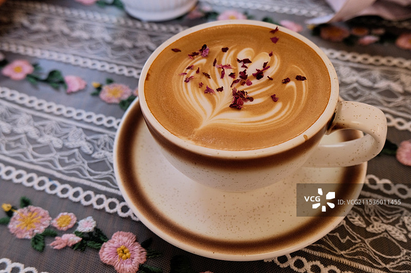 桌上咖啡的高角度视图图片素材