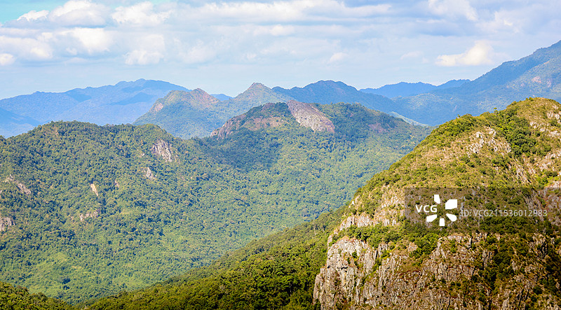 山对天的高角度视图图片素材