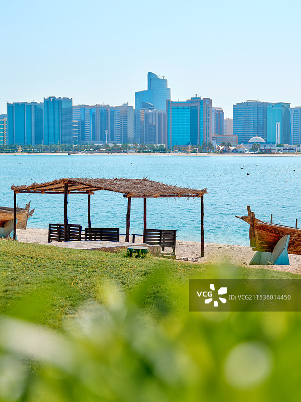海边的现代都市图片素材