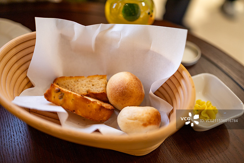 美味餐前面包和黄油图片素材