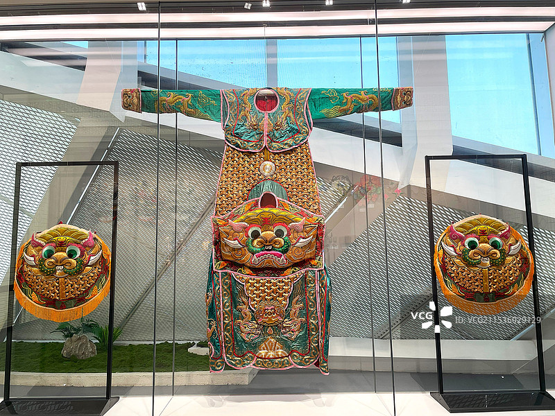 广东非遗展览：粤绣（潮绣），作者李淑英，材质：蚕丝，创作时间：2011年图片素材