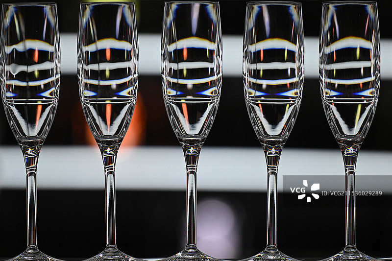 静物摄影玻璃酒杯图片素材