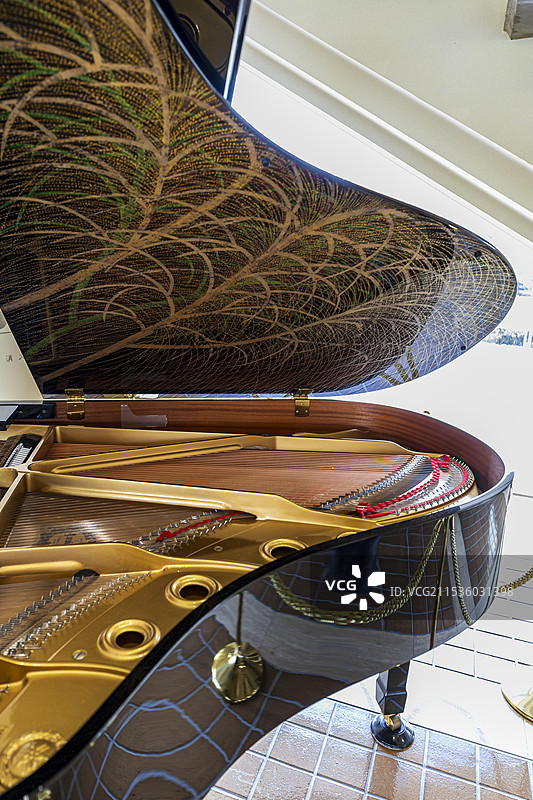石川县轮岛漆艺博物馆入口大厅的钢琴图片素材