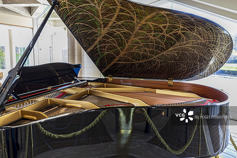石川县轮岛漆艺博物馆入口大厅的钢琴图片素材