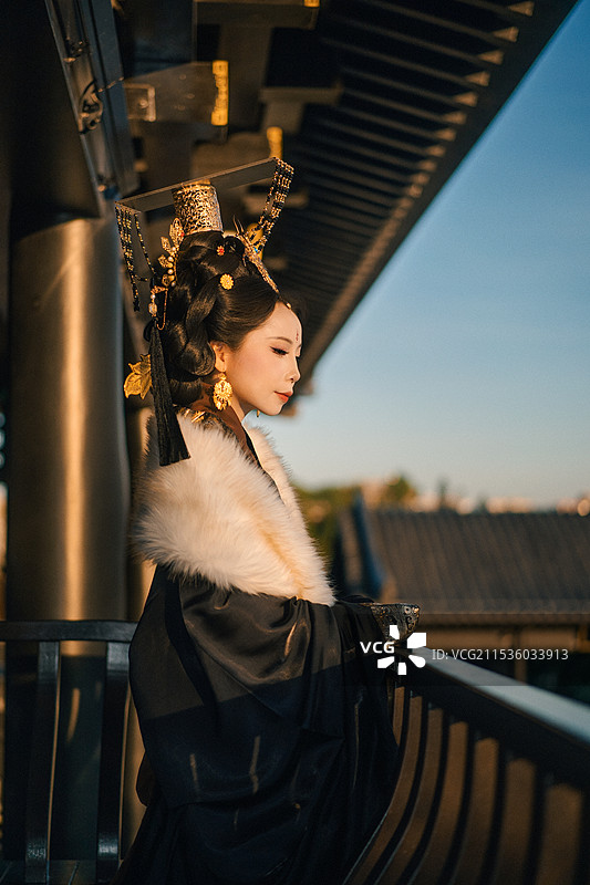 穿着战国袍在广州新文化馆的女王殿下图片素材