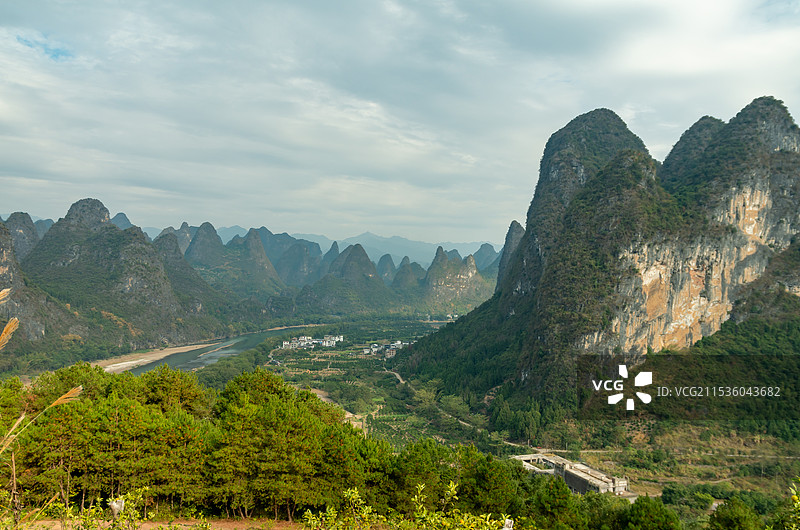 阳朔周边和漓江12月初冬的山水景色图片素材