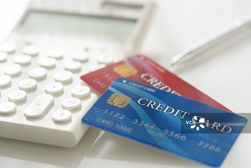 信用卡和计算器图片素材