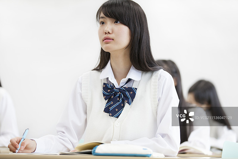 高中女生上课图片素材