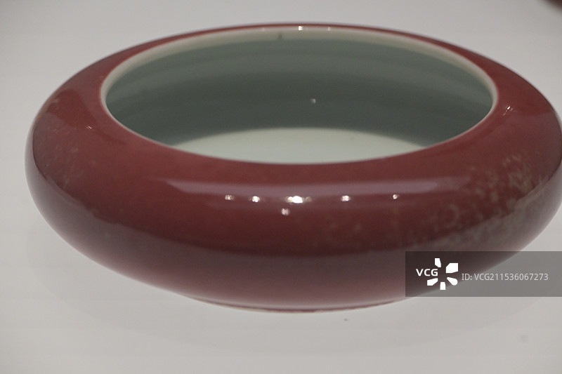 上海博物馆馆藏清康熙景德镇陶瓷豇豆红釉洗图片素材