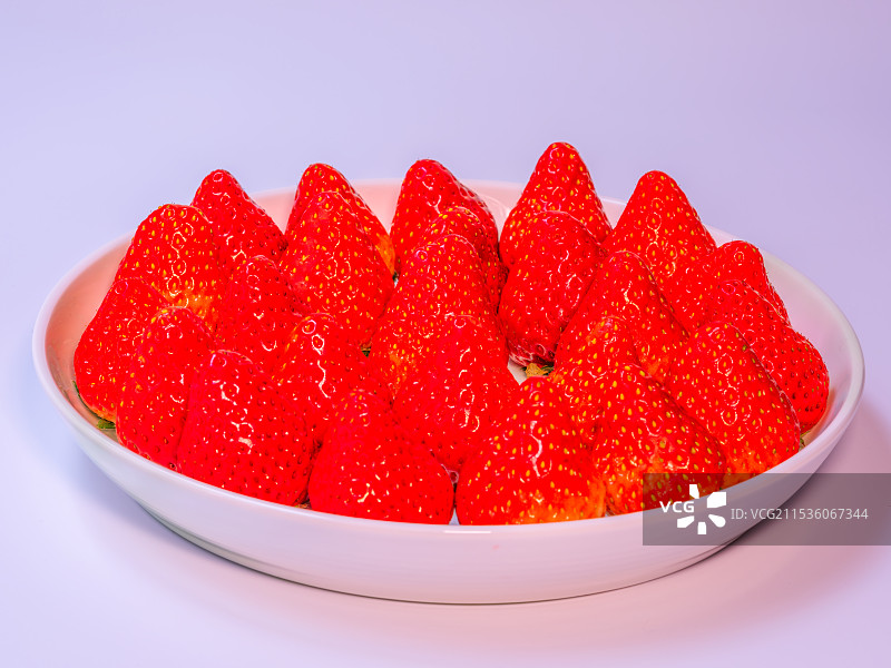 一盘草莓的特写镜头图片素材