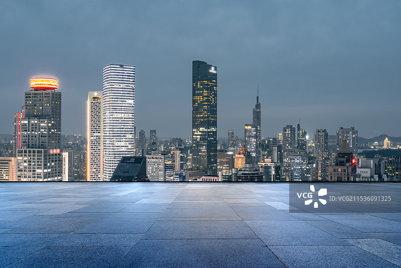 城市广场和现代建筑景观天际线图片素材