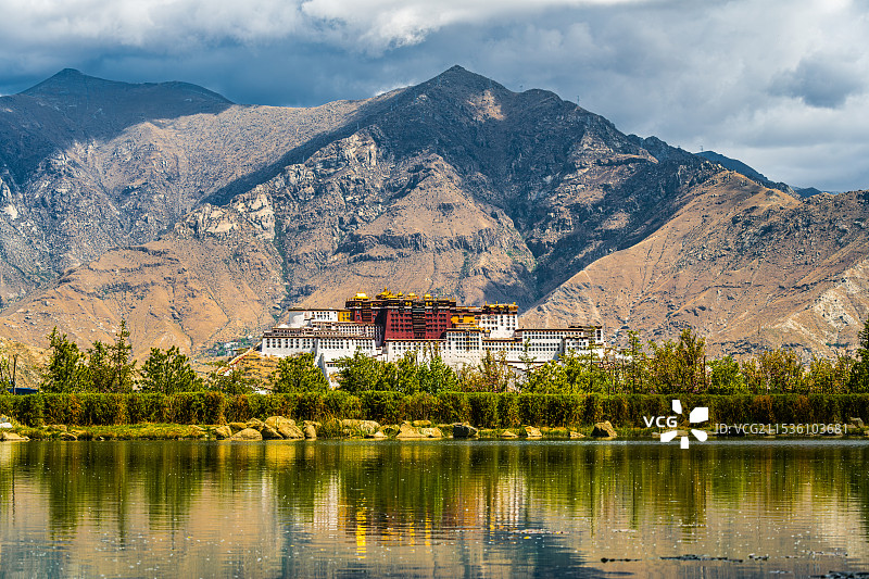 中国西藏拉萨南山公园视角布达拉宫图片素材